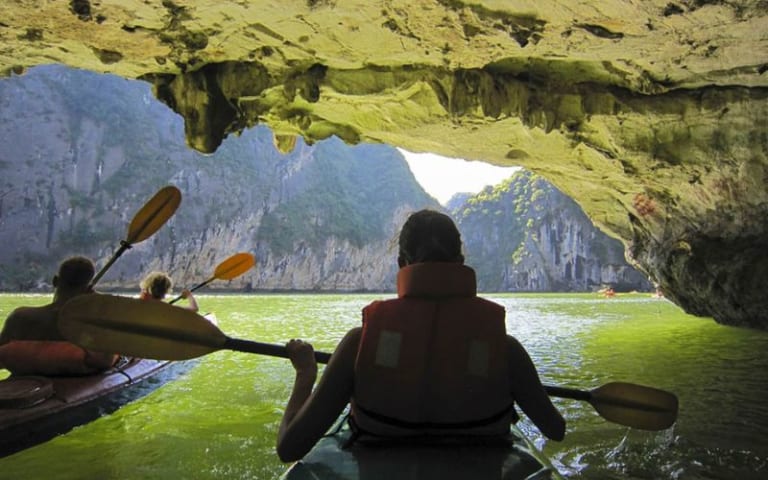 halong bay kayak 2